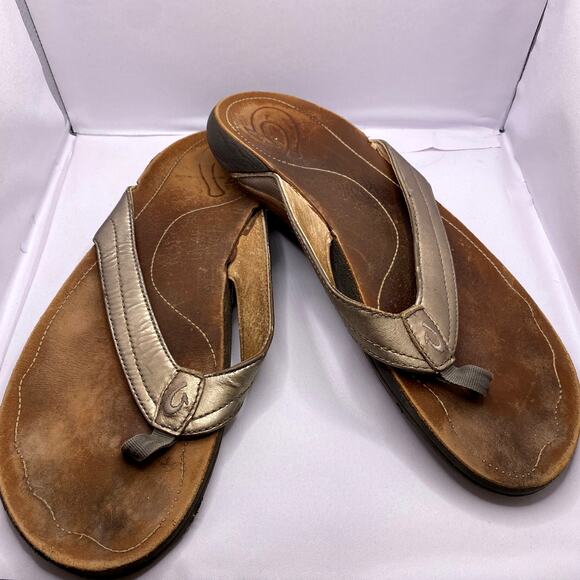 $10 SALE Olukai Kumu Women's Brown Bronze Leather Thong Sandal Flip Flop Sz 9 - Picture 1 of 7